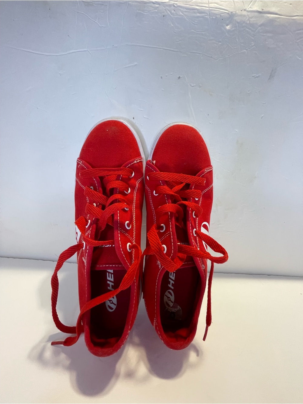 Heelys Red Canvas Skate Shoes Wheels Men’s Size 8 Low Top Sneakers HES10456